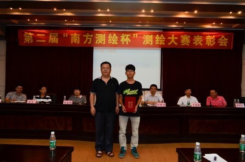 建筑工程学院成功举办第二届“南方测绘杯”测绘大赛