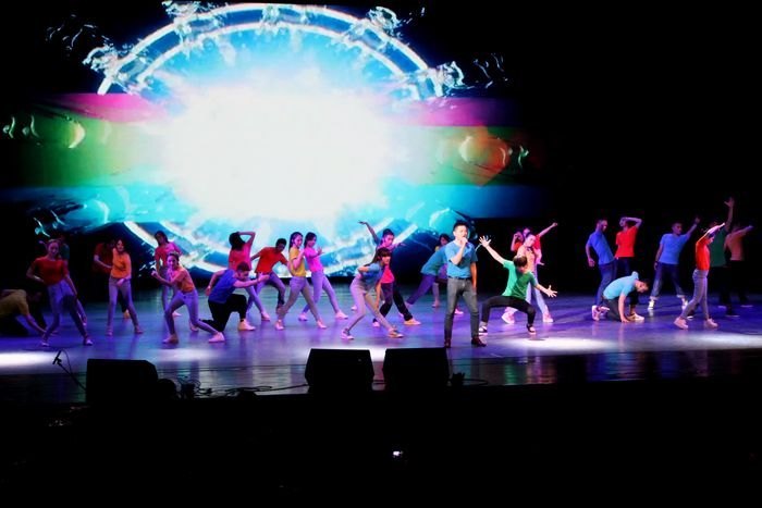 原创歌舞剧讲述自己的传奇 π组合演绎励志版“致青春”