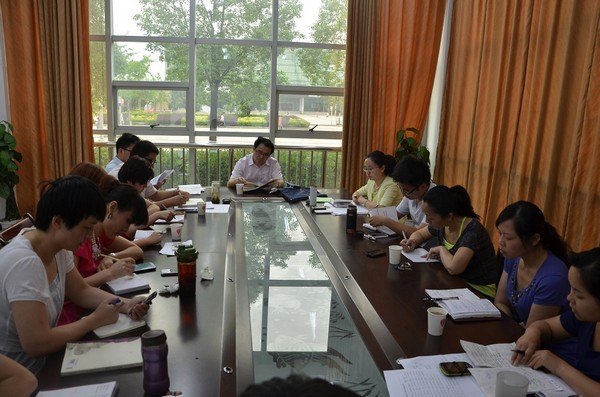 党委副书记田辉玉到学工部、校团委作党的十八大精神辅导报告