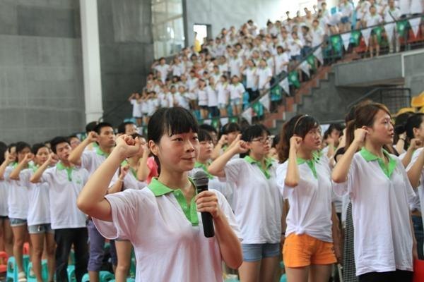 长沙师范学校隆重举行2013届学生毕业典礼