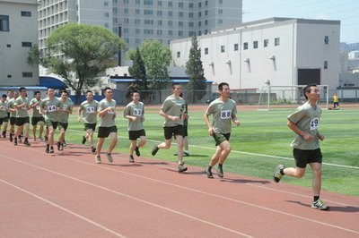 国防生毕业考核展过硬军事素质