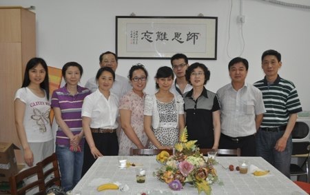 上海电力学院民主党派教师关心少数民族毕业生