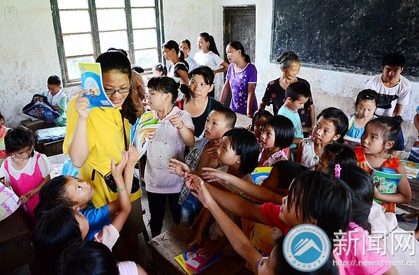 情系山区留守儿童:学雷锋志愿服务组远赴怀化侗族苗族乡开展特色教学活动