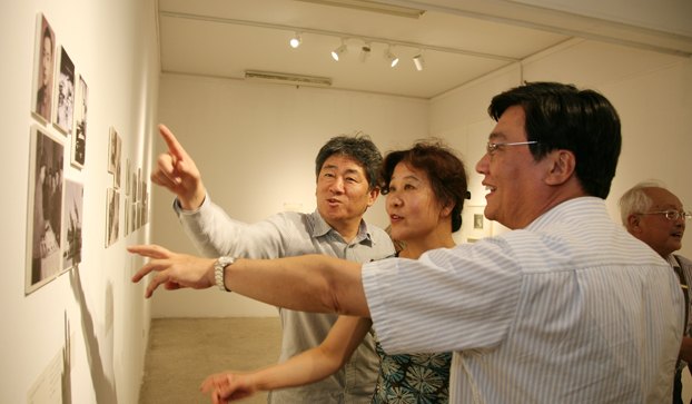 淡泊名利 用心钻研——“李宏仁石版教学研究展”开幕