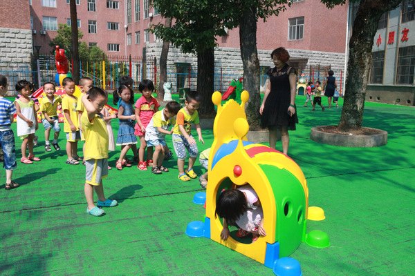 后勤努力为师生办实事