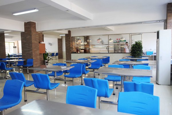 后勤努力为师生办实事