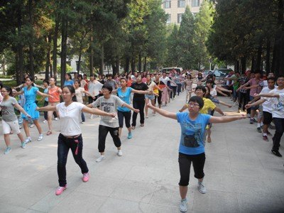 迎新40:理学院新生入学教育形式丰富