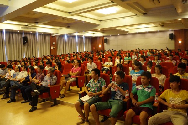 上海文化产权交易所总经理张天来景德镇陶瓷学院作专题讲座