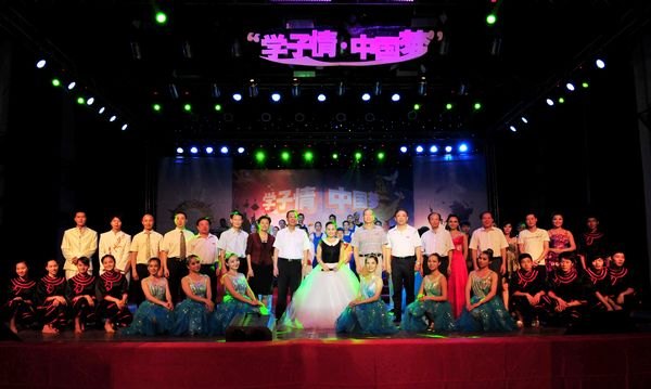 三明市人口文化艺术团走进三明学院慰问演出