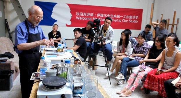 法国画家克劳德?伊维尔应邀在油画系讲学