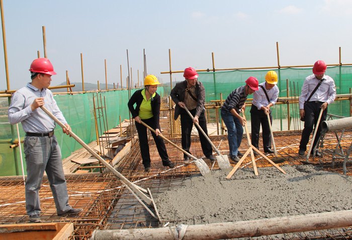广西师范学院五合校区学生食堂主体结构封顶