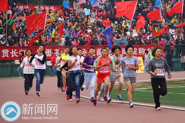 【赛事直通车】800米紧追不舍 男子乙组破纪录