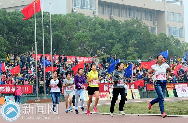【赛事直通车】800米紧追不舍 男子乙组破纪录