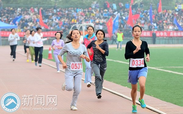 【赛事直通车】800米紧追不舍 男子乙组破纪录