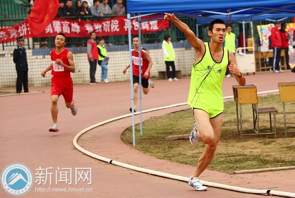 【赛事直通车】800米紧追不舍 男子乙组破纪录