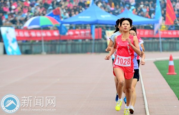 【赛事直通车】800米紧追不舍 男子乙组破纪录