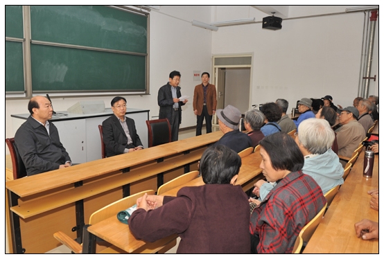 “老年节”离退休人员参观新校区