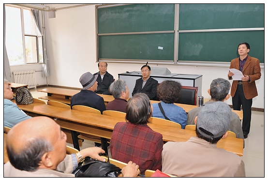 “老年节”离退休人员参观新校区