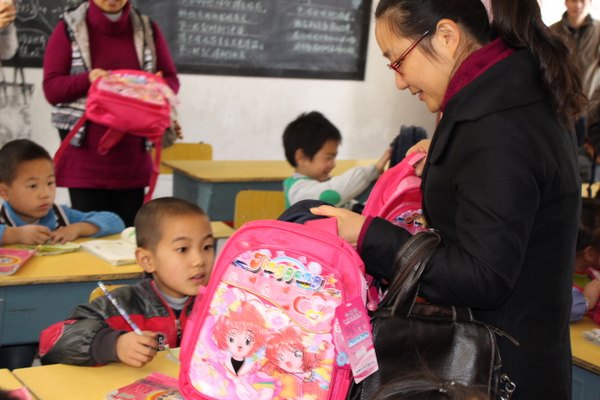 中国轻工业陶瓷研究所赴大潋村开展送爱心活动