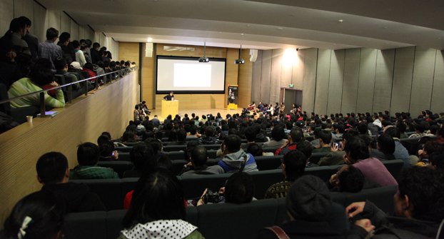 谭平作客直面名师 讲述“时间 我的创作方法”