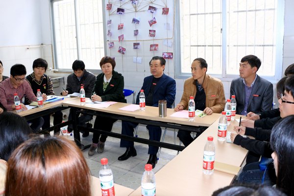 校领导深入学生社团之家调研学生社团工作