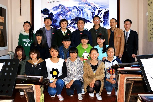 校领导深入学生社团之家调研学生社团工作