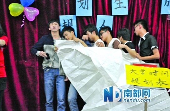 ϷбѧԺ龰硱    16֧ѧԱԵ