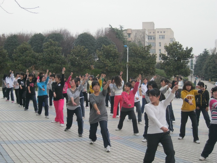 信阳师院物电学院平稳推进运动会训练工作