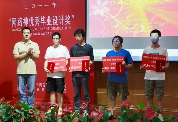 ���ʸ��ܾ�Ӫ�䷢����·�������ҵ��ƽ������Ƚ�