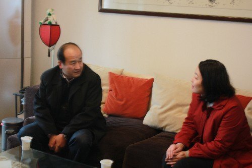 校党委书记周应佳深入优秀党员和困难党员家中慰问