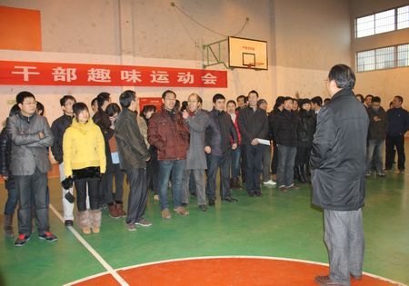 学校举行学工干部趣味运动会