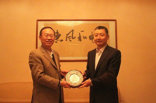 75200部队部队长尤海涛少将一行与惠州学院领导座谈交流工作