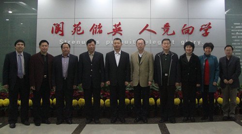 75200部队部队长尤海涛少将一行与惠州学院领导座谈交流工作