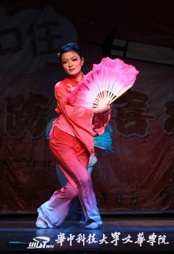 华中科技大学文华学院举办“畅想跨年喜乐会”喜迎元旦