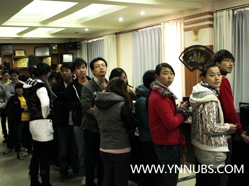 一张火车票 温暖学生心--记2011年寒假“送票进高校”活动