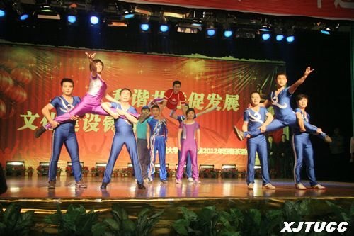 和谐共进促发展,文化建设铸辉煌:西安交通大学城市学院举办2012年迎春茶话会