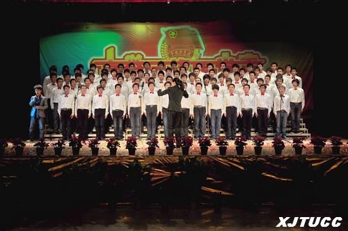 歌声响彻渭水畔——西安交通大学城市学院举行纪念“一二?九”学生爱国运动合唱比赛