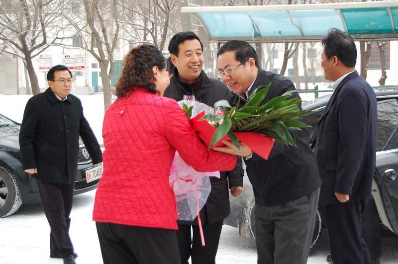 省委常委、组织部长汤涛来校慰问刘亚青教授