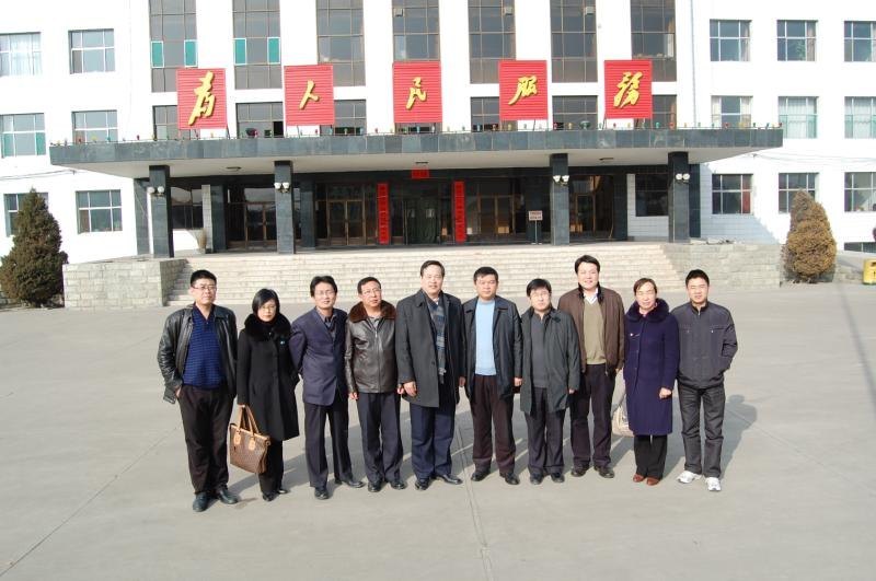 陶功定书记率队春节前慰问定点扶贫地方老党员和困难户