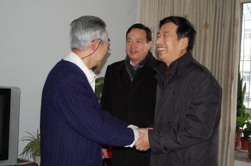 校领导春节前夕慰问看望老领导老同志