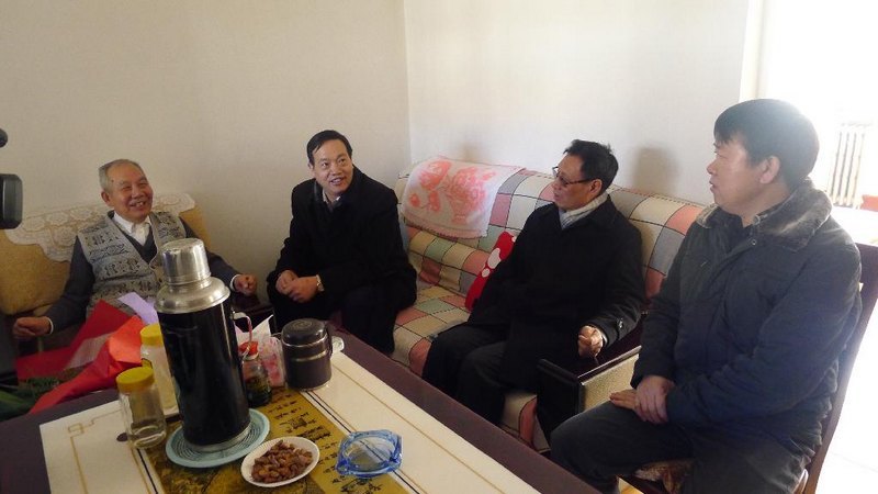 校领导春节前夕慰问看望老领导老同志