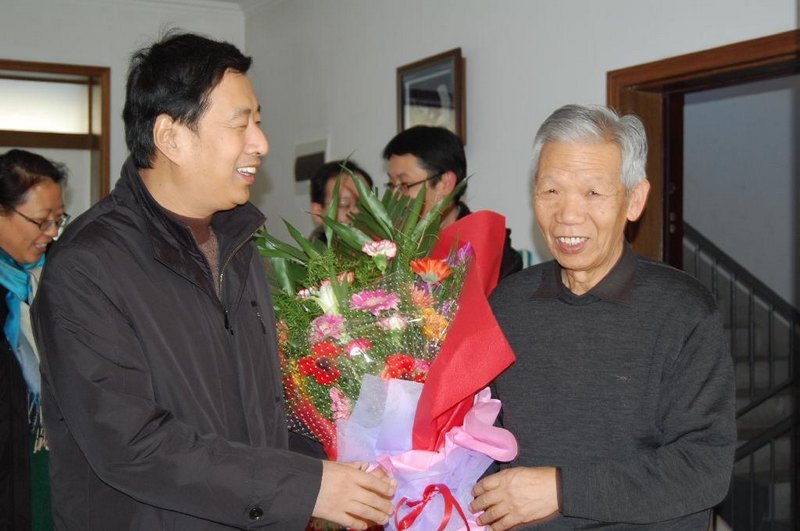 校领导春节前夕慰问看望老领导老同志