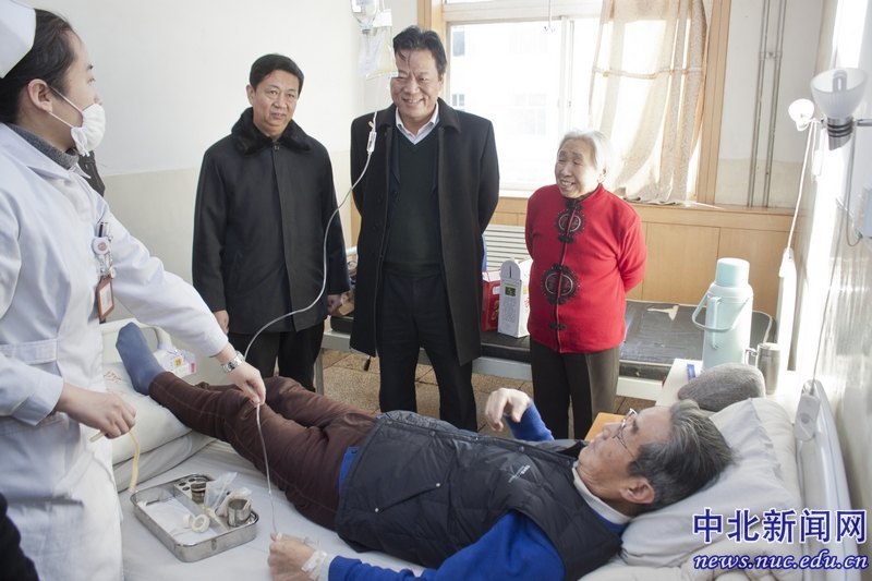 校领导春节前夕慰问看望老领导老同志