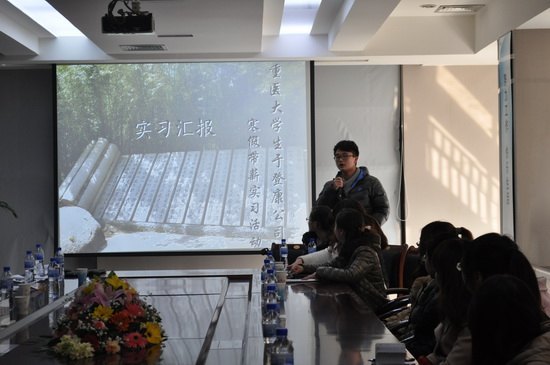 市教委领导看望重庆医科大学寒假社会实践学生