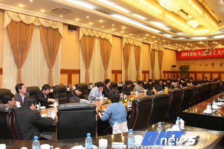 学校举行机关新一届正处级干部集体谈话会