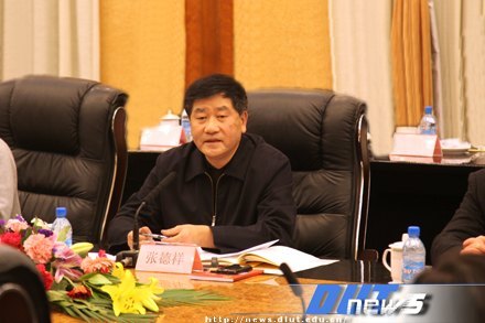 学校举行机关新一届正处级干部集体谈话会