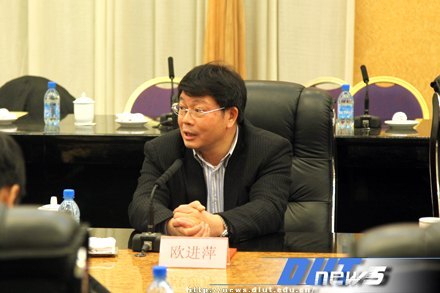 学校举行机关新一届正处级干部集体谈话会