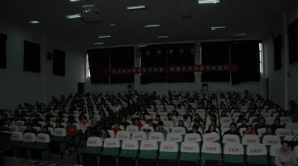 ����ְҵ����ѧԺ���н�ʦרҵ�ɳ�ר�⽲��