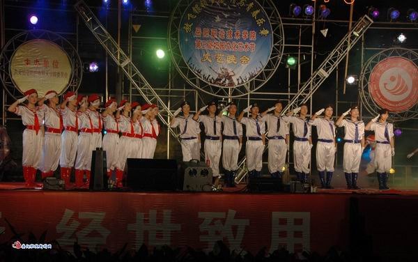 校园文艺晚会在文化广场盛大举行