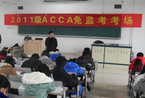 重庆工商大学成功试点“免监考”12年引媒体关注
